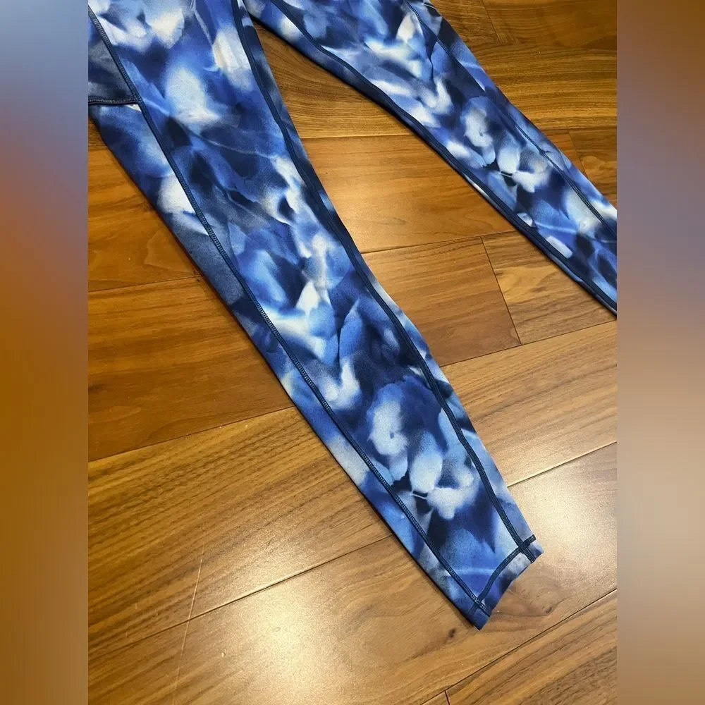 Lululemon blue tie dyed leggings size 6